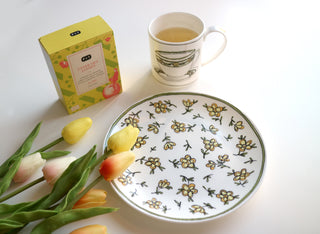 Heritage Daisy Chain Salad Plate & Mug Lifestyle Photo